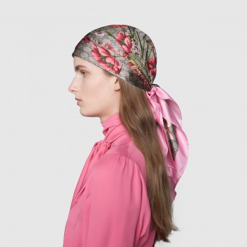 Коприна Gucci креп с гербери и карамфили