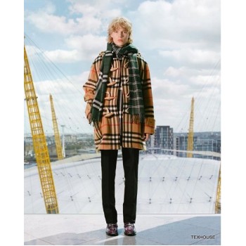 Кашмир Burberry двупластов карамел